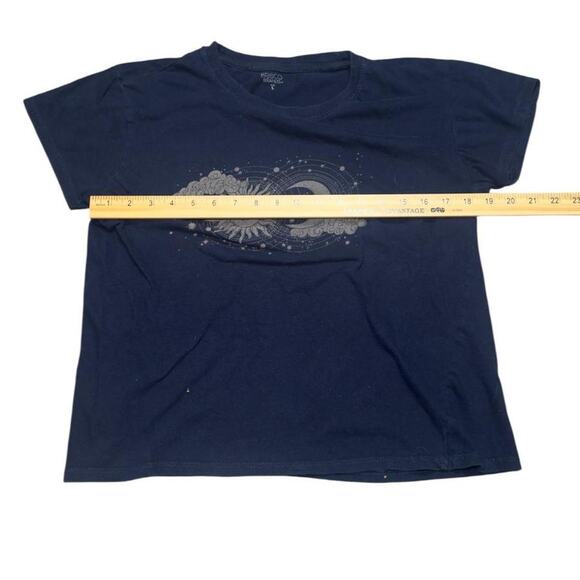 XS Brisco Brands Tee – Navy Celestial Sun Moon Cropped Graphic - Picture 4 of 5